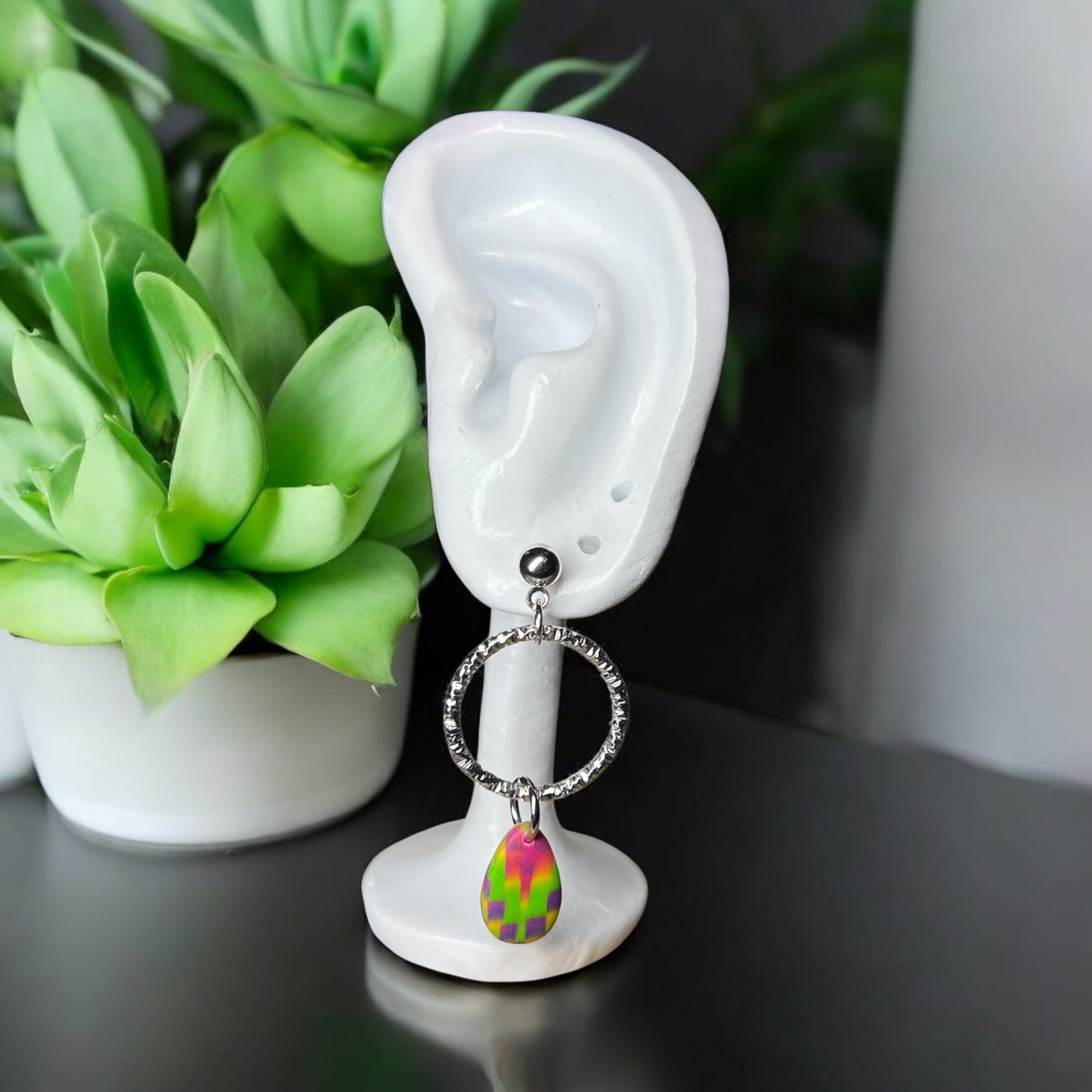 Silver Ring Checkered Rainbow Peardrops