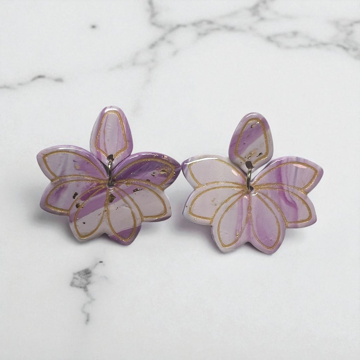 Faux Stone Dangling Lotus