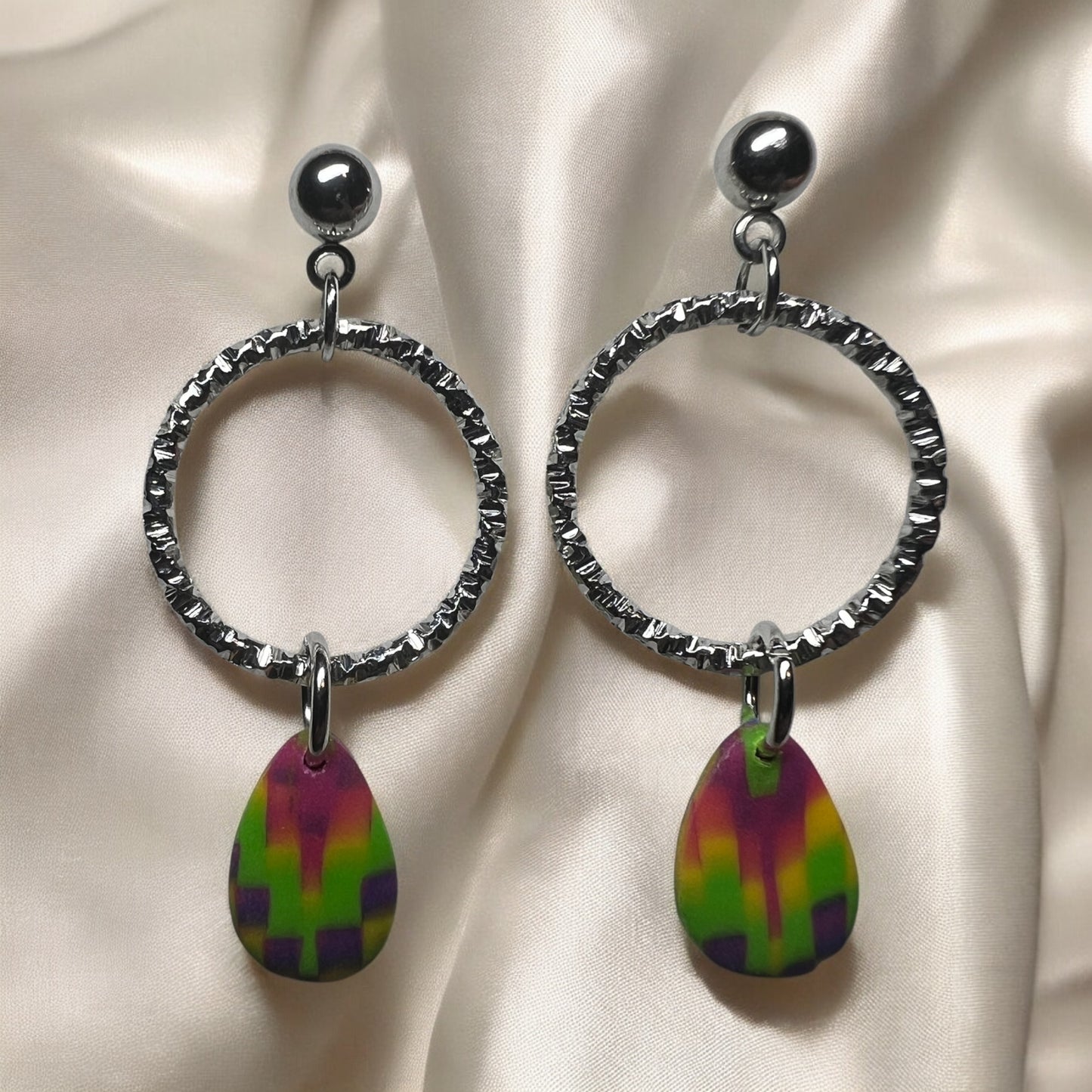 Silver Ring Checkered Rainbow Peardrops