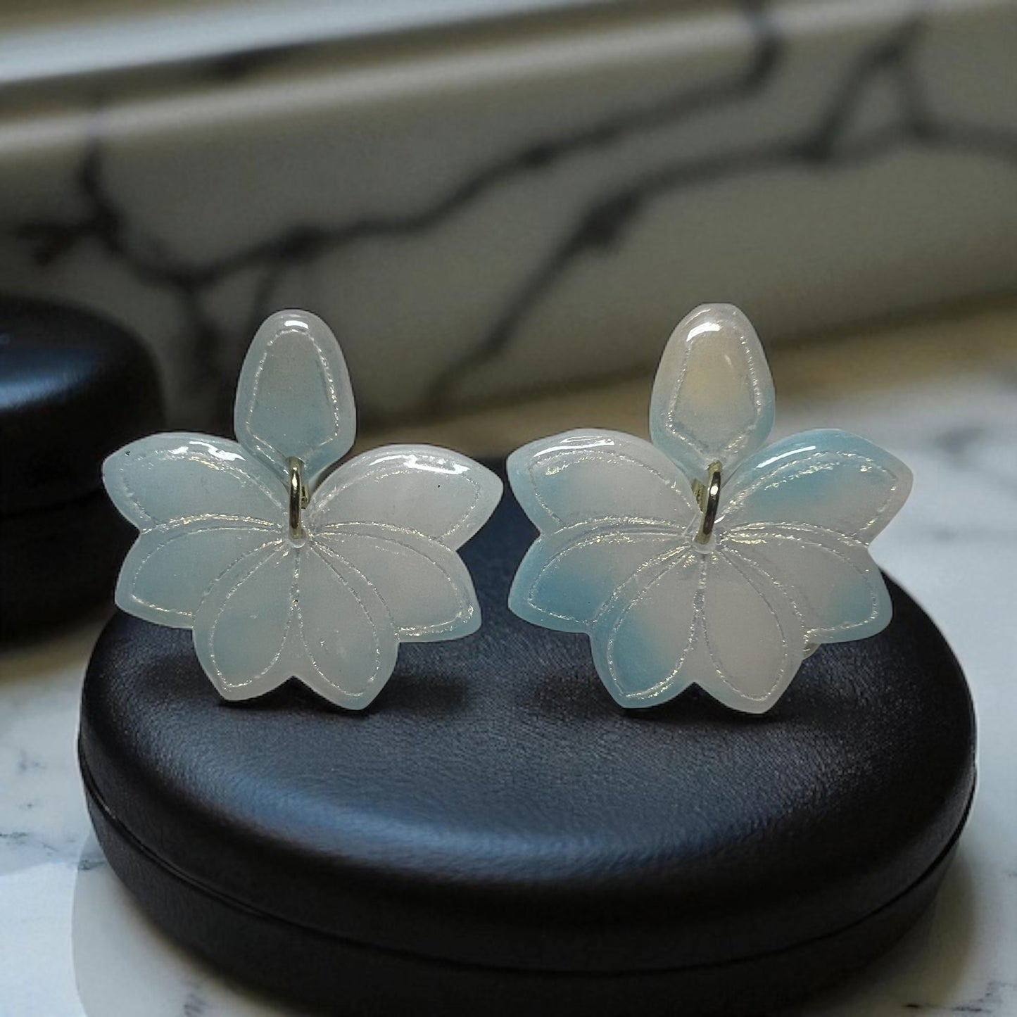 Glow in the Dark Dangling Lotus